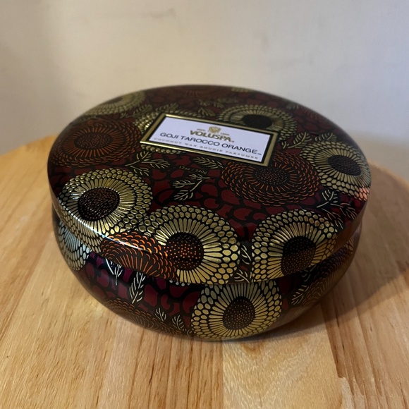 Voluspa Goji and Tarocco Orange 3-wick huge scented candle NWT - Picture 2 of 5